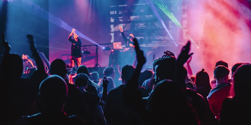 玩家部落运动爱好者在线社区互动交流场景